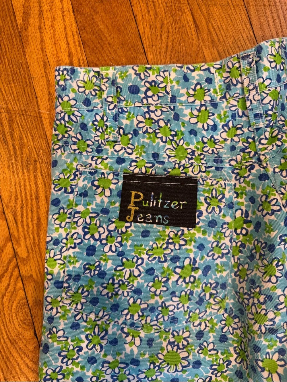 RARE Lilly Pulitzer Men’s Stuff Jeans blue/green floral print flare pants